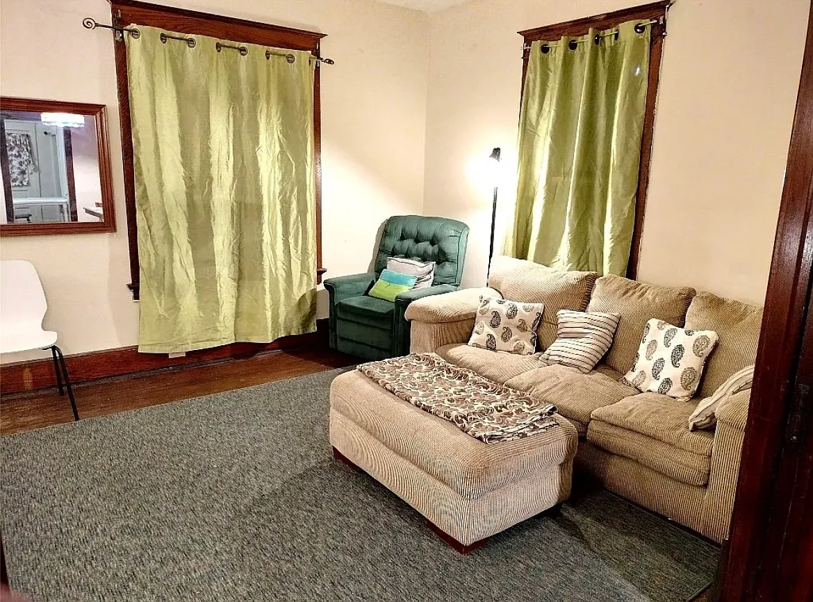 1 bed, 1.5 bath, 1500 sqft, $650 — Photo 1