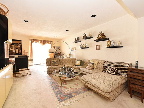 LIVING ROOM WITH TERRACE