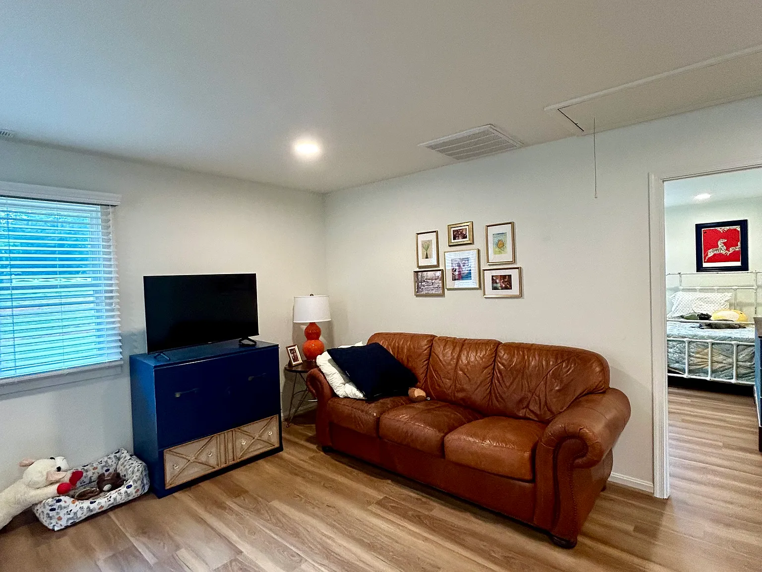 2 bed, 800 sqft, $2,400 — Photo 3