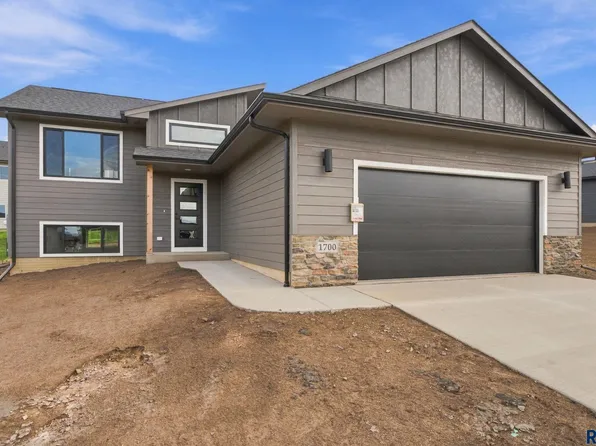 1700 N Concord Dr, Sioux Falls, SD 57110