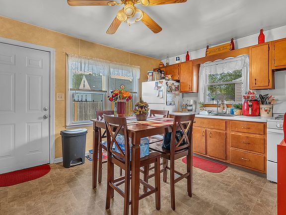 2nd image of 2609-2611 Lincoln St #2609