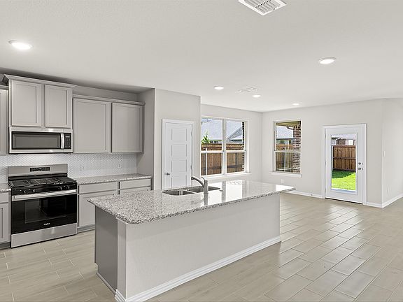 5th image of 1307 Pierce Ln