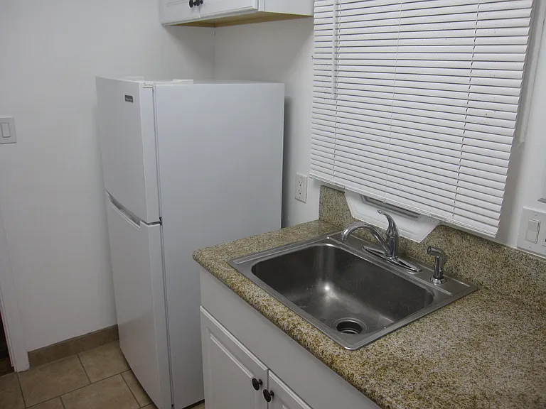637 S Dunsmuir Ave #8 — Photo 4