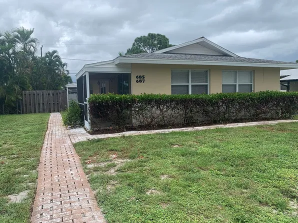 685 95th Ave N, Naples, FL 34108