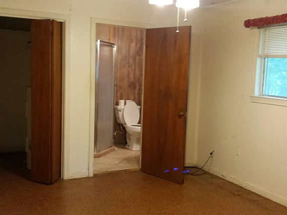 5th image of 604 Anderson St