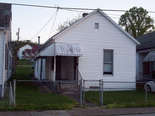 1st image of 1414 E 3rd St