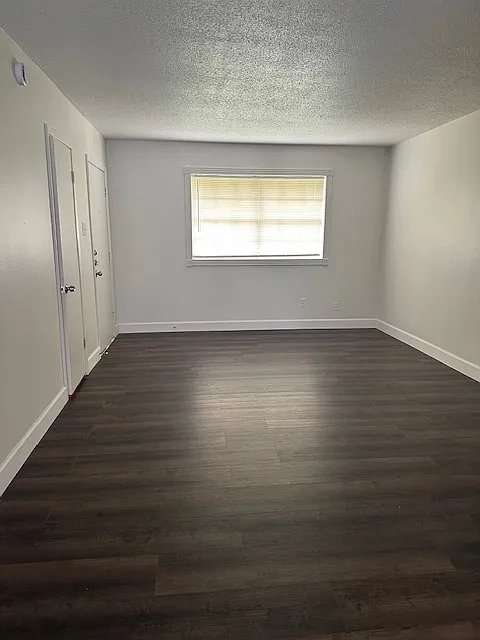 Building Photo - 2290 Long Ave #5