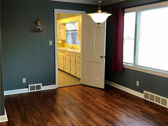 4th image of 162 N Vine St