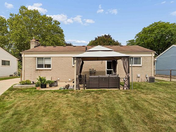 4th image of 8644 Essen Dr
