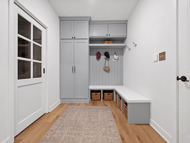 10810 Cornell St — Photo 15