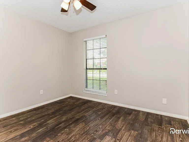 1007 Courtney Dr — Photo 11