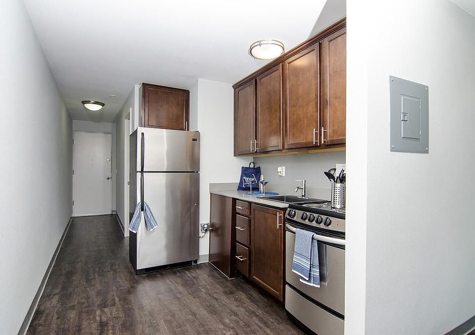 2nd image of 4221 30th Ave SW APT 1
