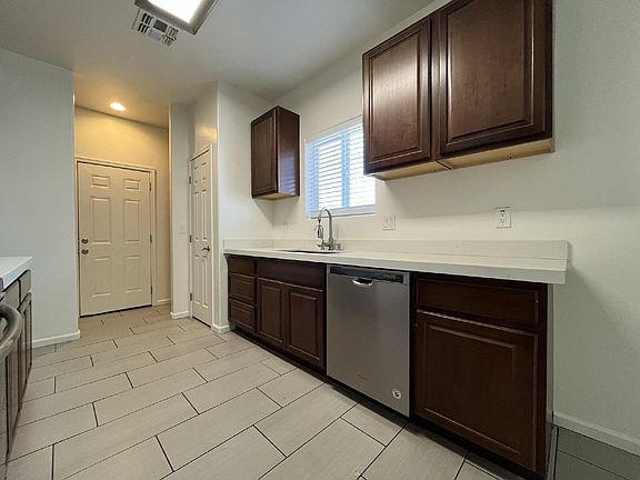 3rd image of 507 E Townley Ave