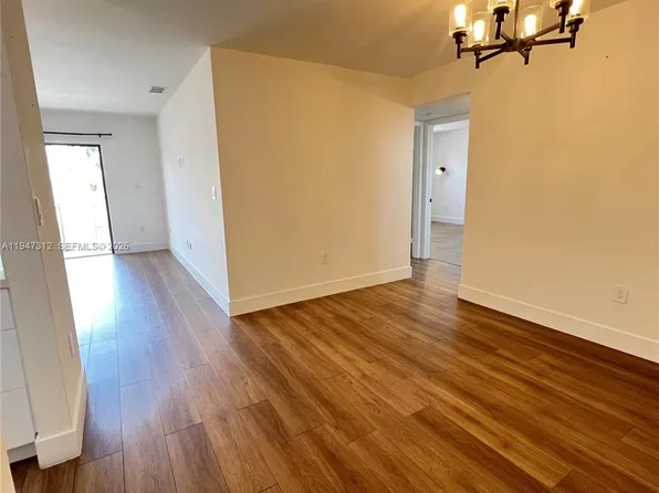 8425 NW 8th St APT 406, Miami, FL 33126
