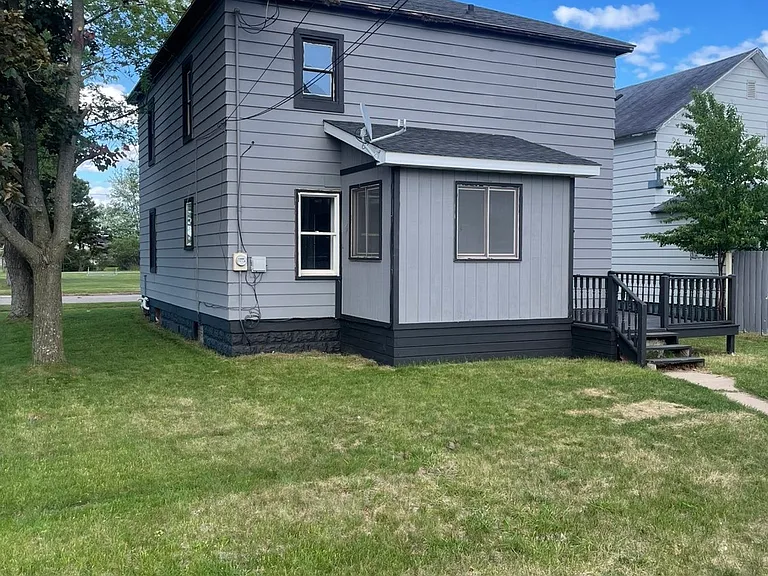 100 Sterling St — Photo 24