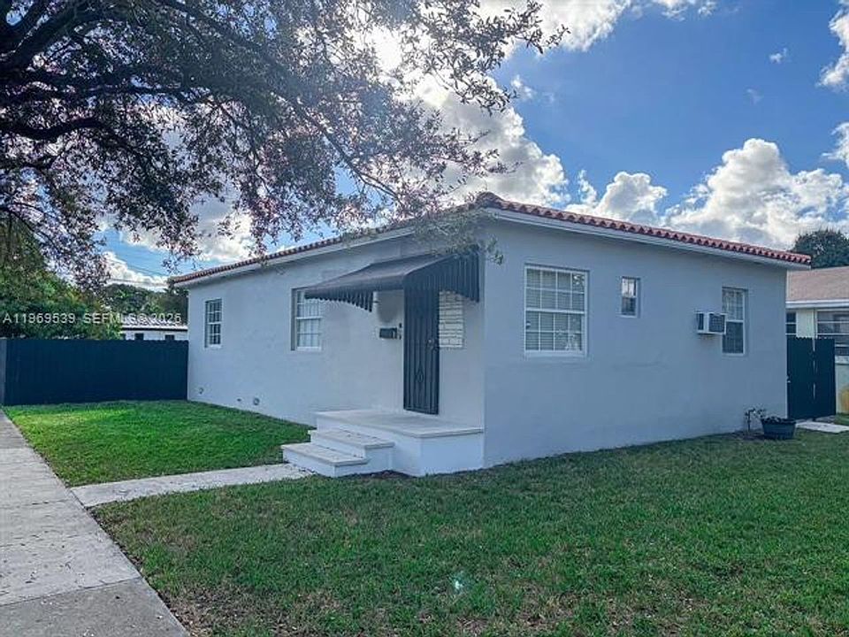 1st image of 601 De Leon Dr #0