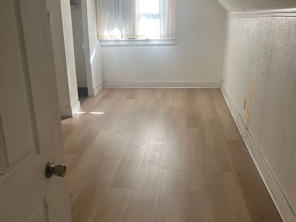 3rd image of 1026 California St #2