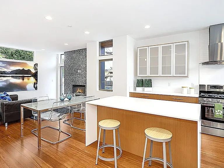 2118 E James St — Photo 3