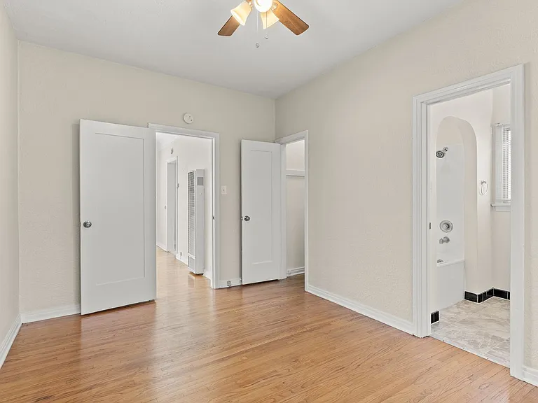 1715 Termino Ave — Photo 13