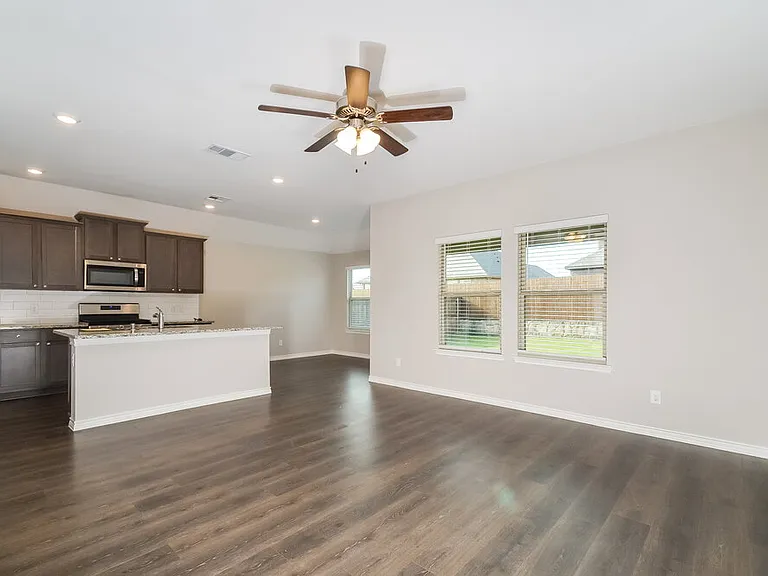 403 Gallop Dr — Photo 6