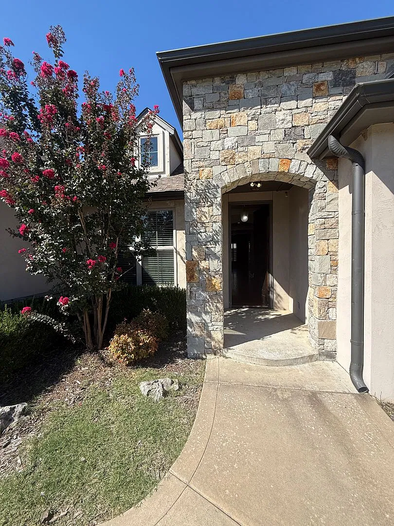 Luxury 3 Bedroom 2 Bath Tulsa Home in BA School District — Photo 4