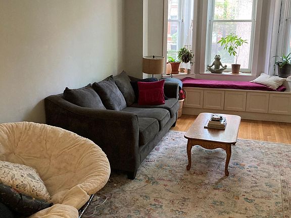 2nd image of 2129 W Schiller St #1