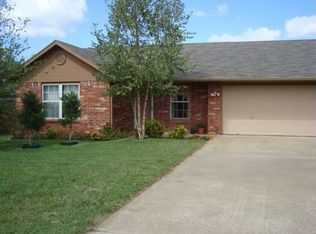 4420 W Cheyenne Dr, Fayetteville, AR 72704