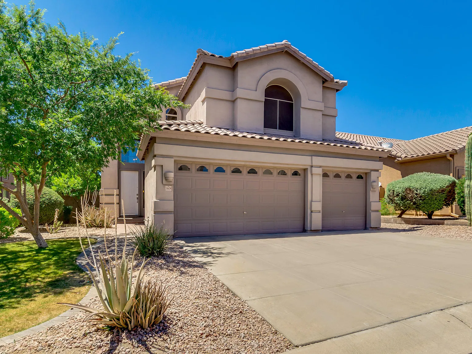 4 bed, 3.0 bath, 2450 sqft, $5,000 — Photo 2
