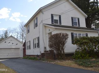 58 Woodleigh Rd, Pittsfield, MA 01201