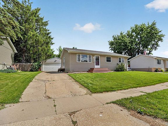 3rd image of 1638 Oriole Ave