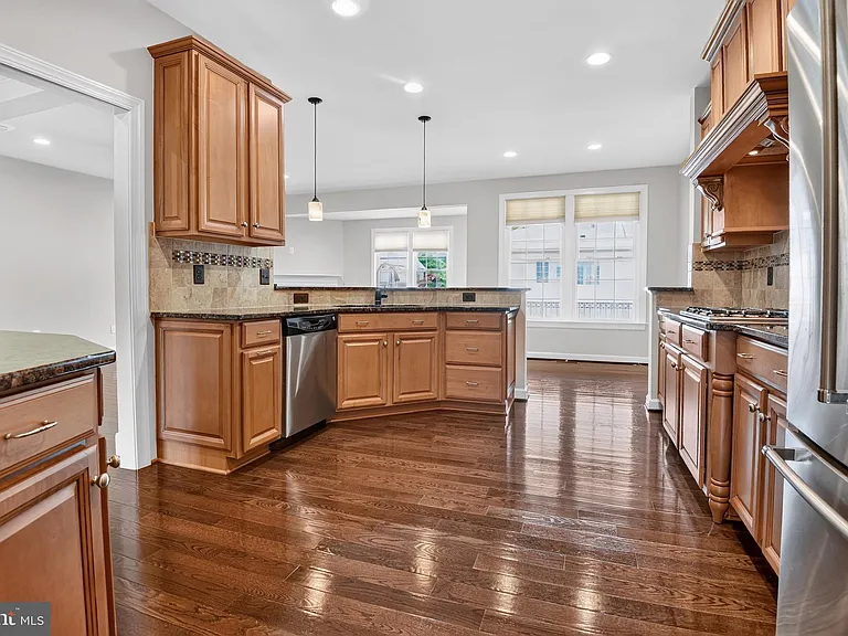 24949 Earlsford Dr — Photo 11
