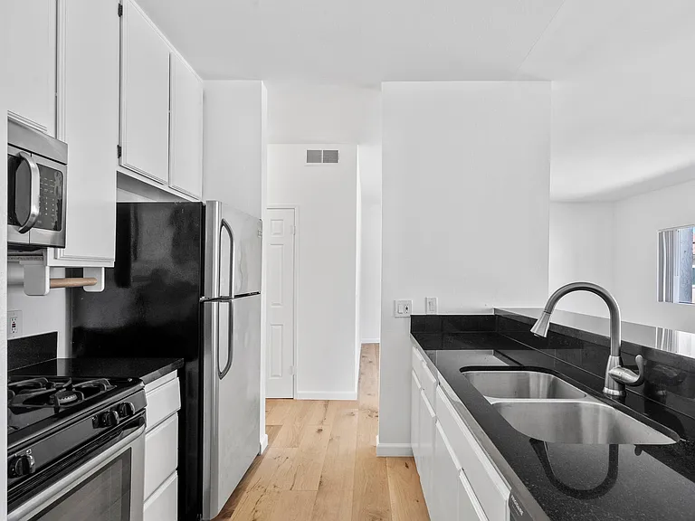 1515 Amherst Ave #202 — Photo 5