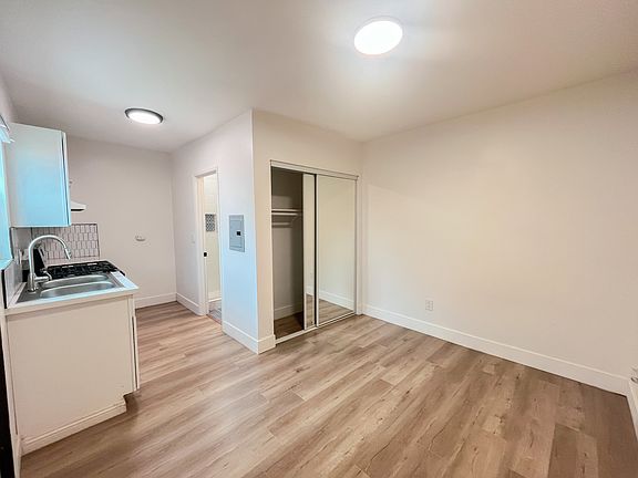 4th image of 1050 1/2 S Plymouth Blvd #1/2A
