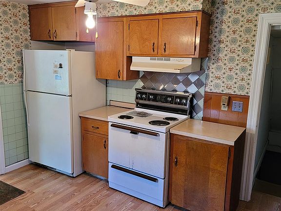 5th image of 308 Leroy Ave