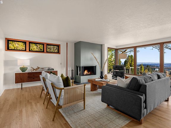 4th image of 1663 SW Westwood Dr