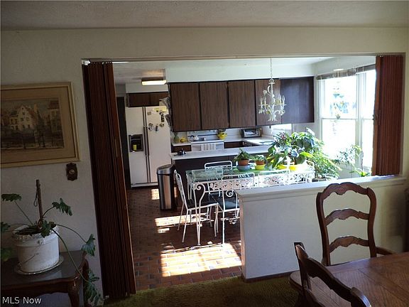 4th image of 22255 Lorraine Dr