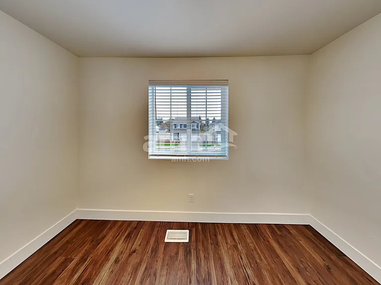 657 Dudley St — Photo 25