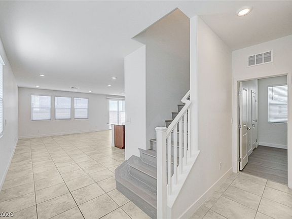 4th image of 7018 Sylmar Ave