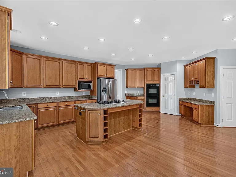 25670 S Village Dr — Photo 13