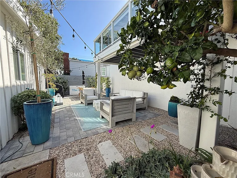 234 La Brea St — Photo 31