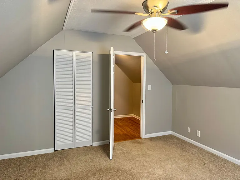 389 Elaine Dr — Photo 20