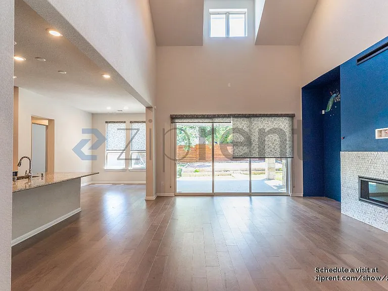 7601 Paruline Dr — Photo 2
