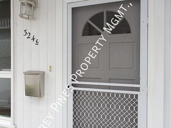 3rd image of 324 1/2 Rosemont St