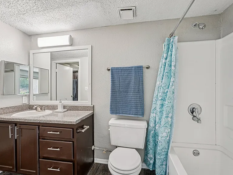 Las Palmas Apartments — Photo 80