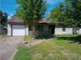 913 Southampton St, Angleton, TX 77515