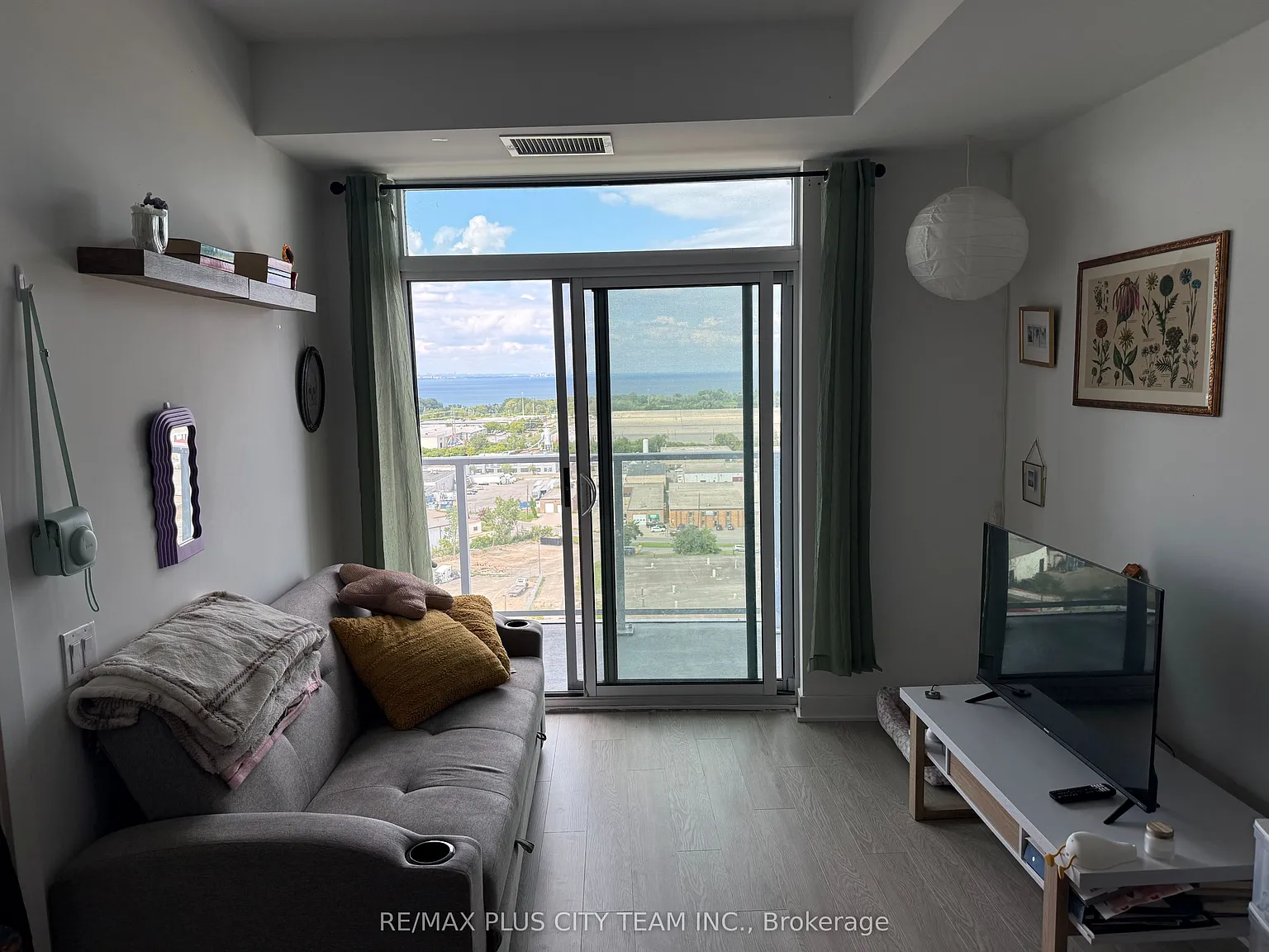 2 bed, $1,800 — Photo 2