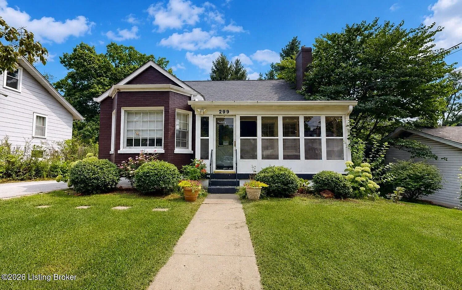 3 bed, 1.0 bath, 1355 sqft, $1,600 — Photo 1