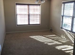 102 Essex Ln UNIT 8, Savoy, IL 61874