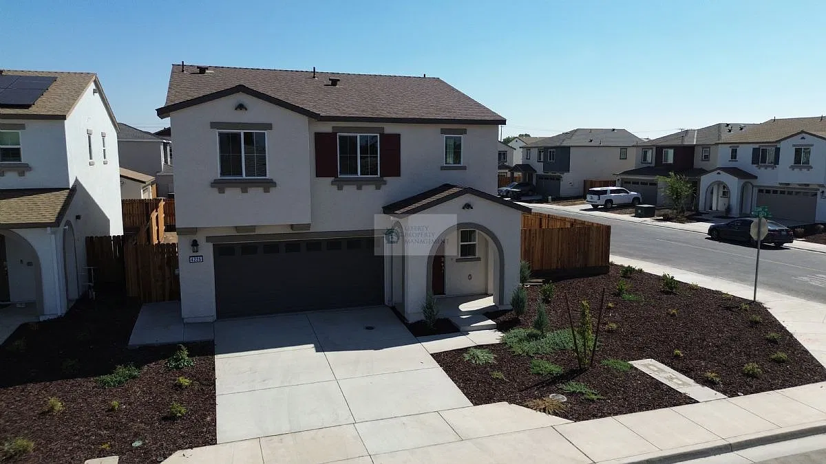 3 bed, 2.5 bath, 1582 sqft, $2,695 — Photo 1