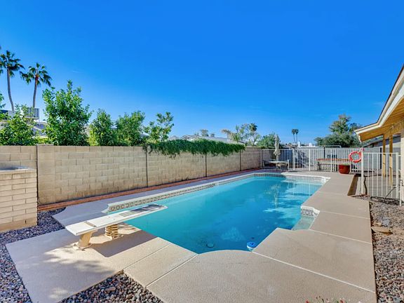2nd image of 4933 W Larkspur Dr